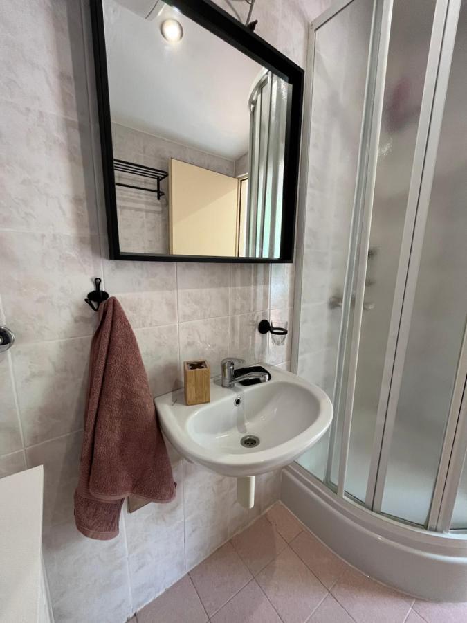 Studio Apartment *